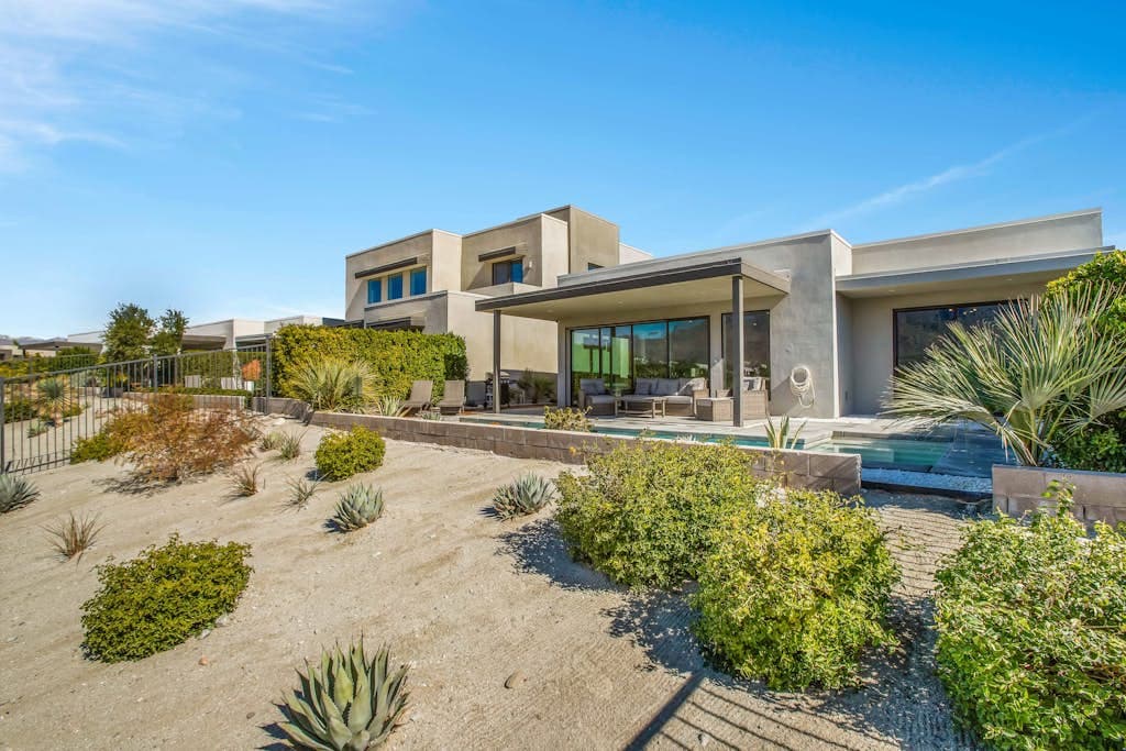 Majestic Mountain View - Image 14