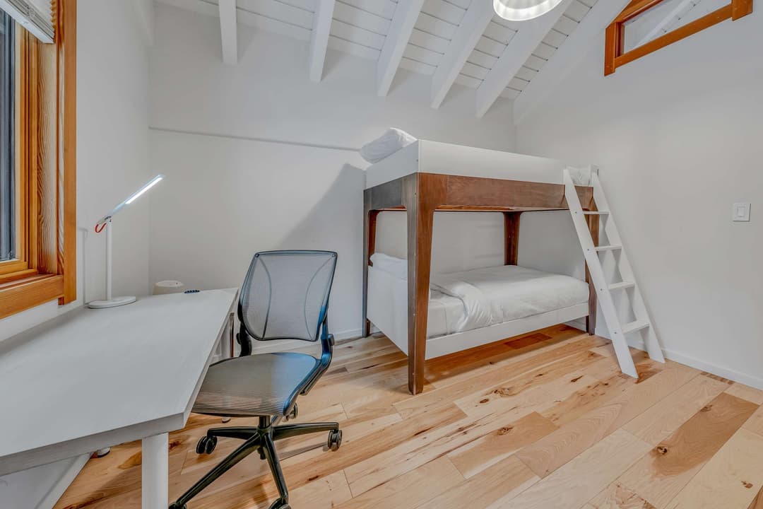 Stunning Mountain Gem - Image 20