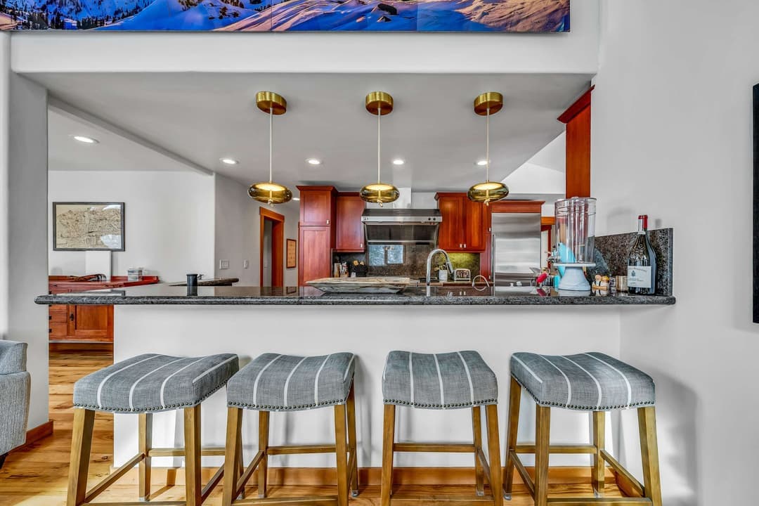 Stunning Mountain Gem - Image 5