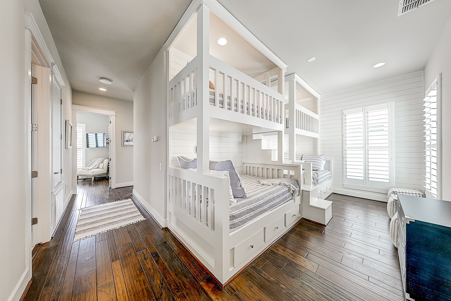 Sunrise Avenue House - Image 11