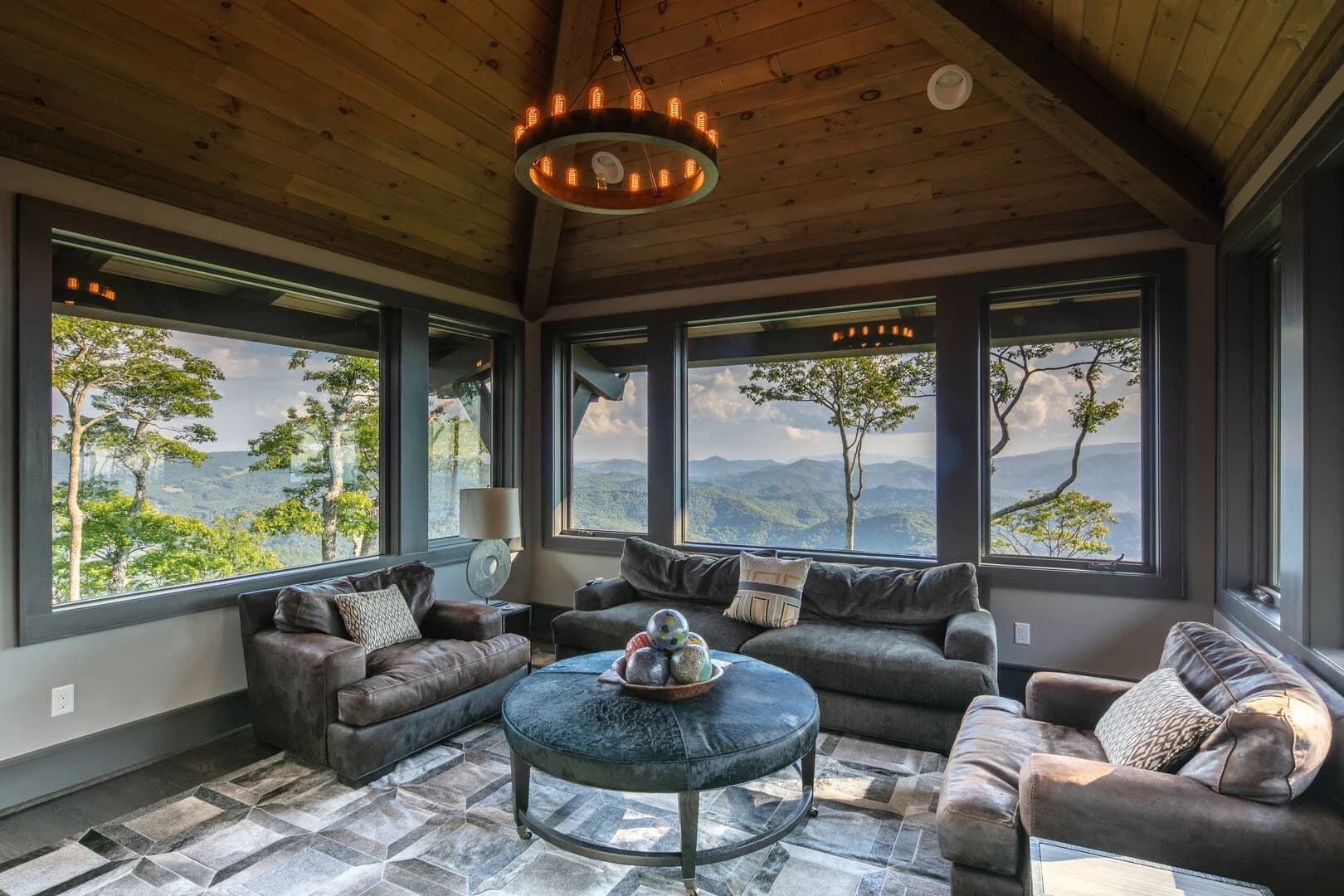 Outside Inn Place - Image 27