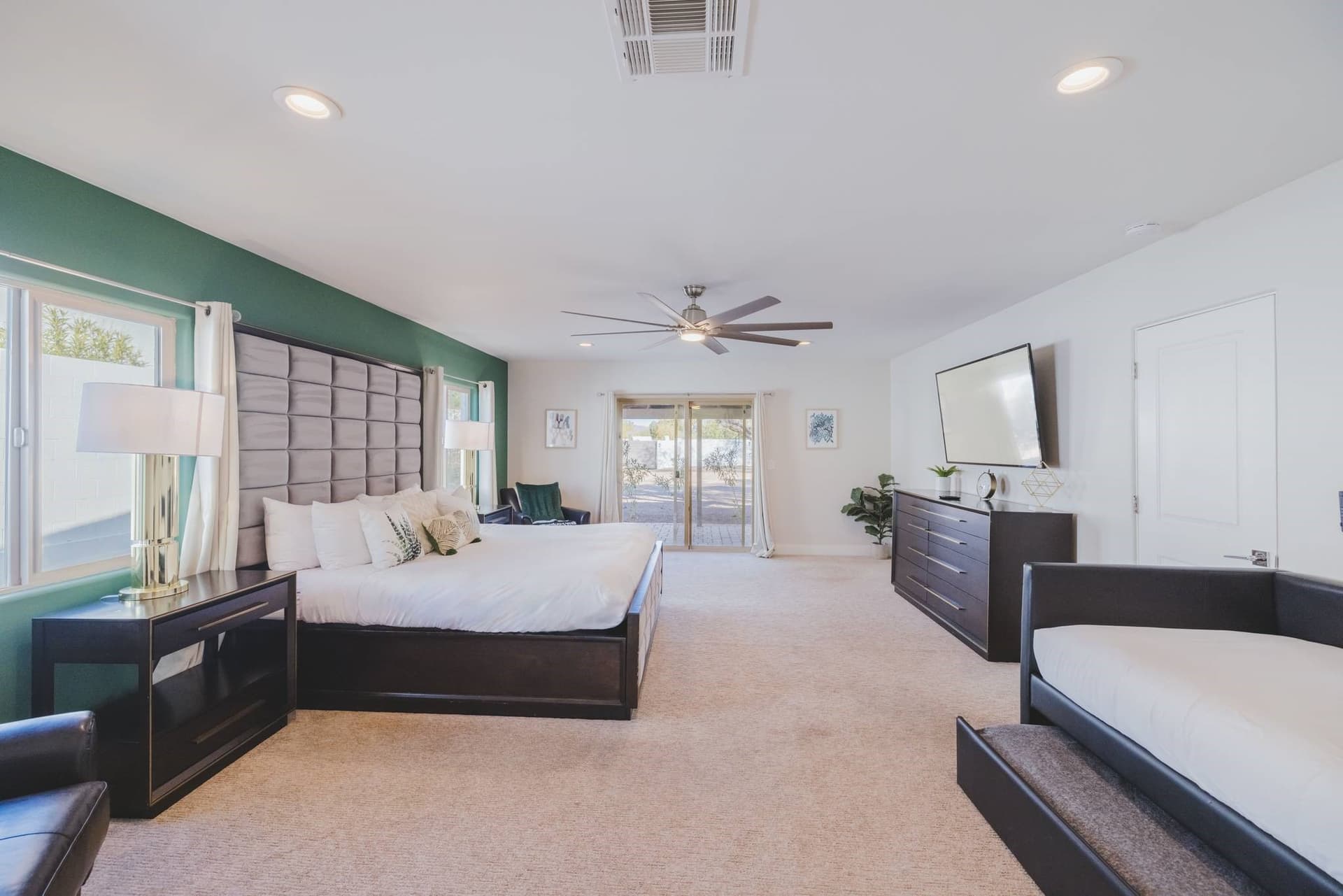 Luxe Resort Retreat - Image 17