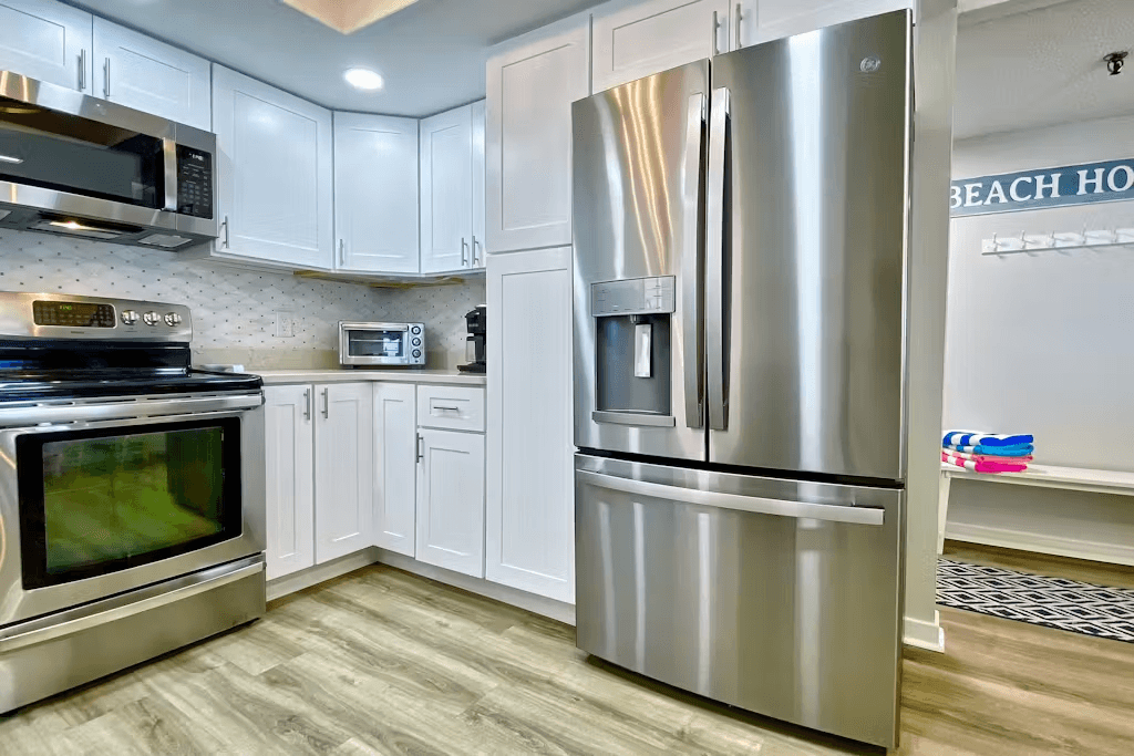 Reflections on the Gulf - Image 10