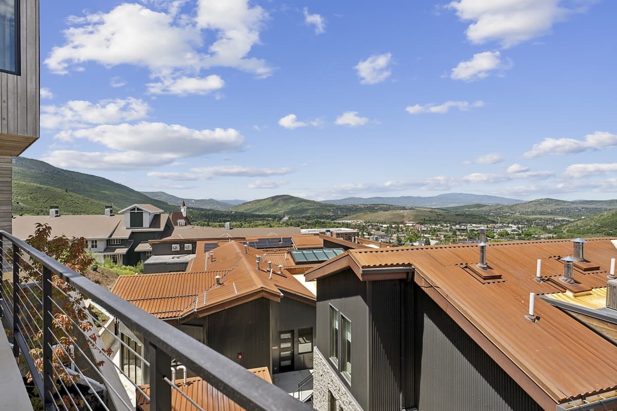 Slopeside Modern - Image 14