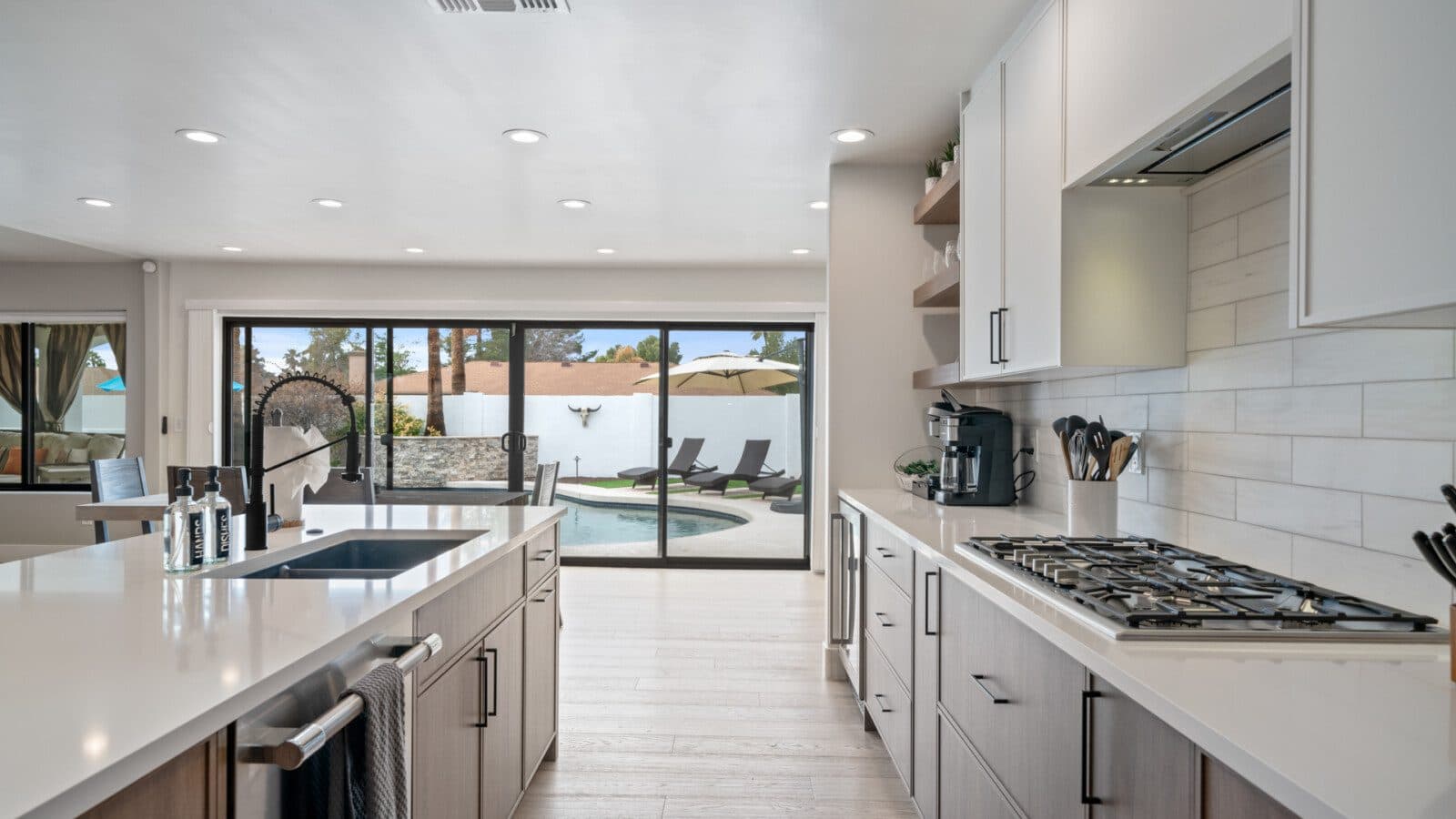 Spontaneous Desert Retreat - Image 12