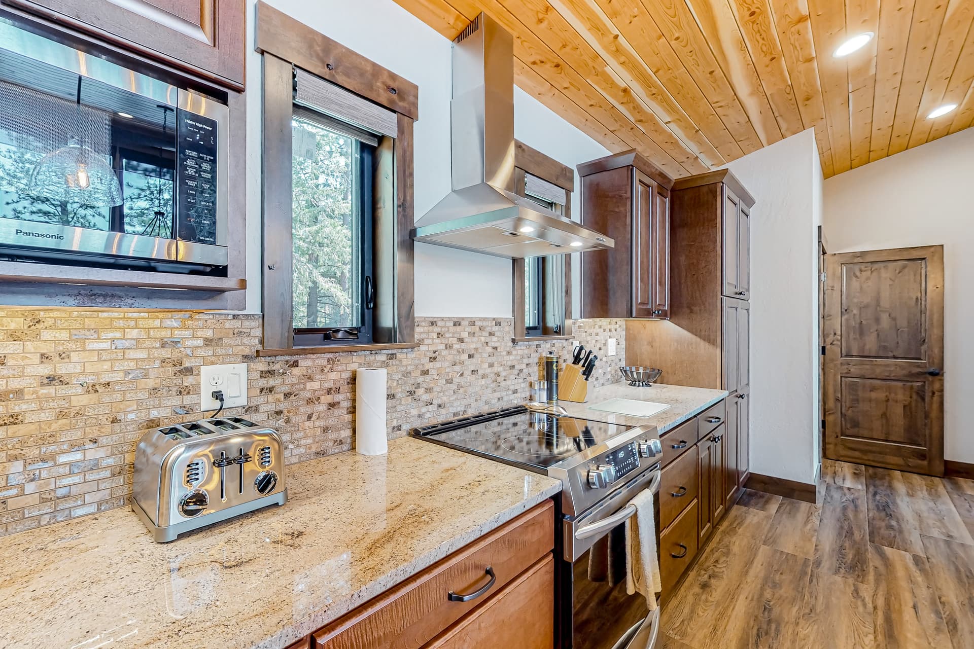 Leaning Pine Point at Half Round Bay - Image 9