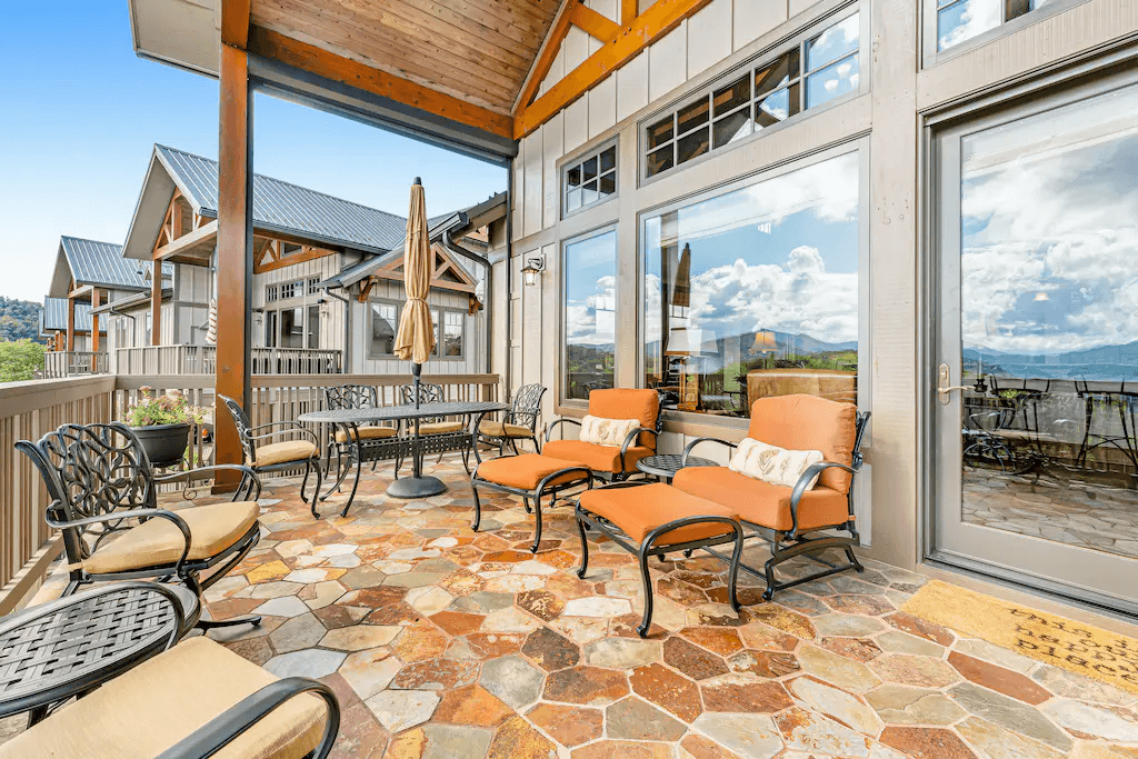 Red Tail Home - Image 3