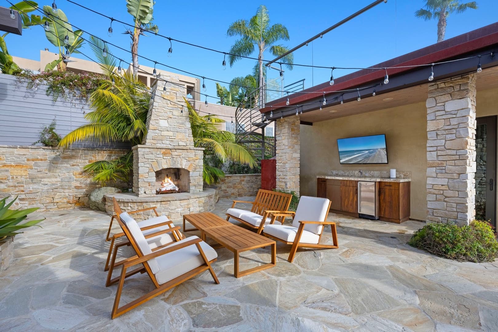 Costa Del Mar - Image 19