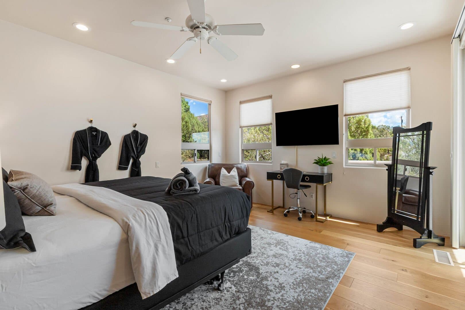 West Chateau - Image 73