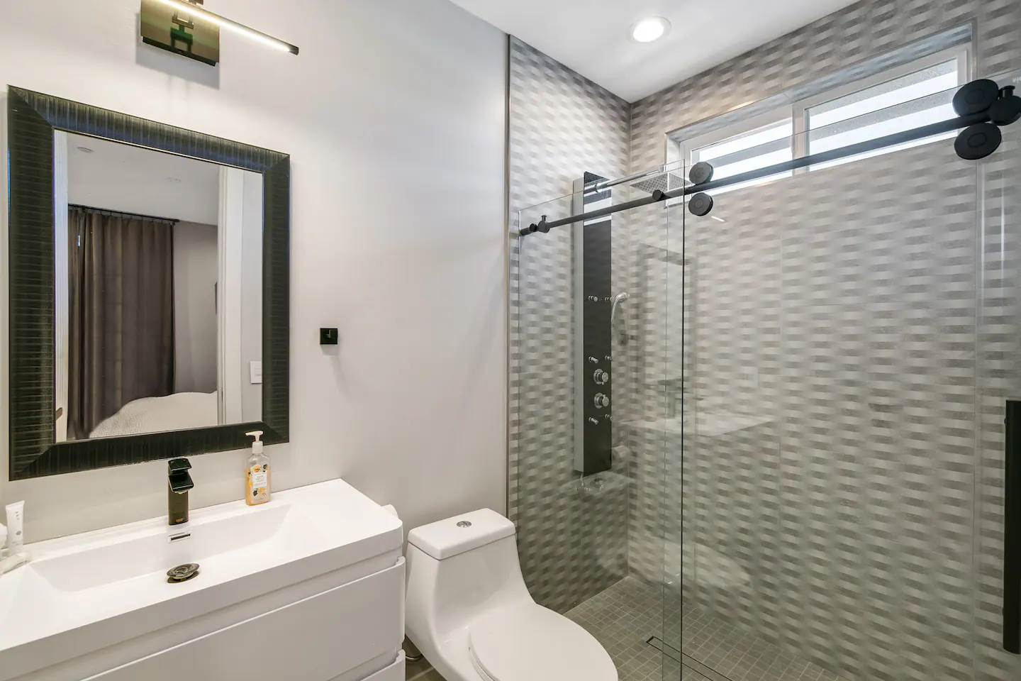 Opulent Haven - Image 27