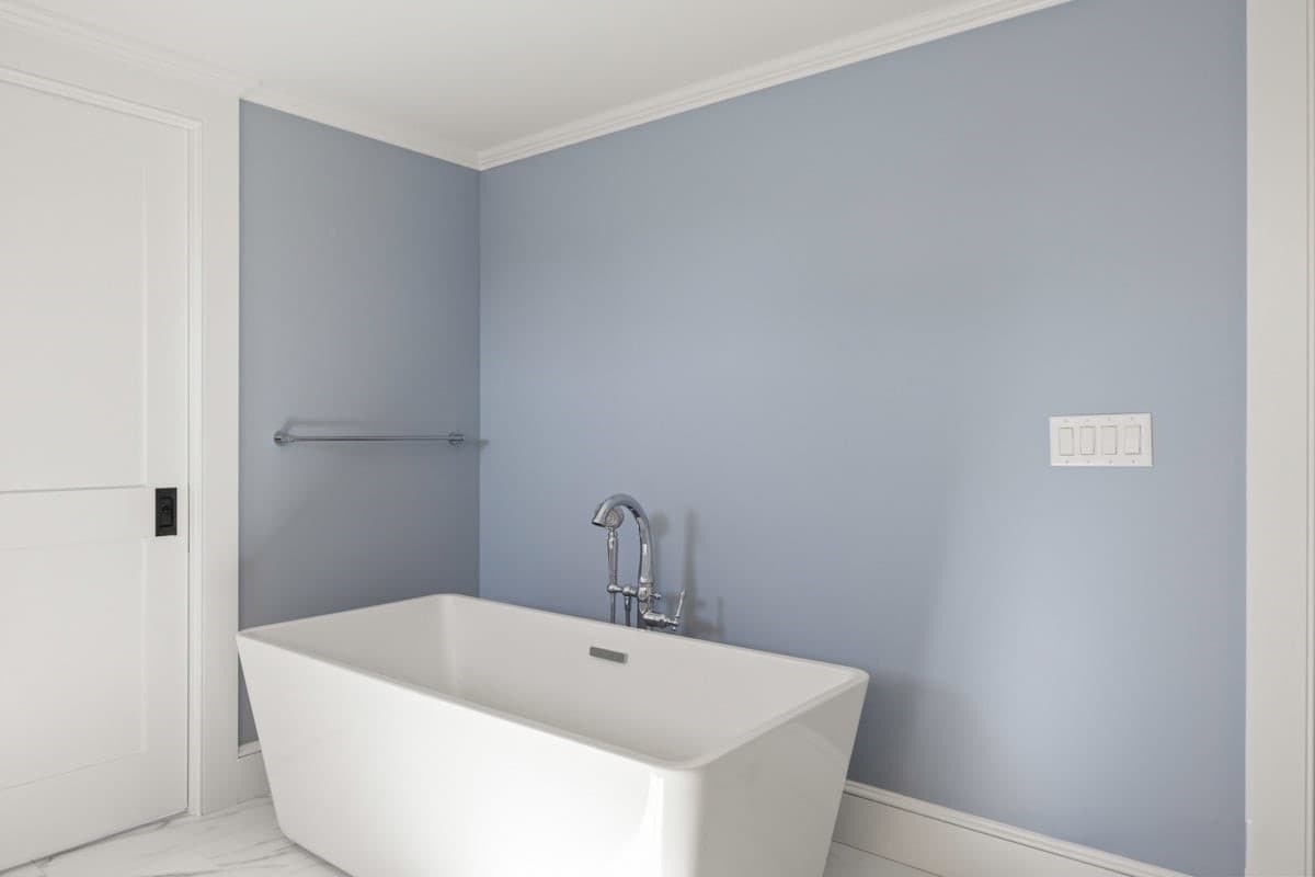 Strong Island Manse - Image 48