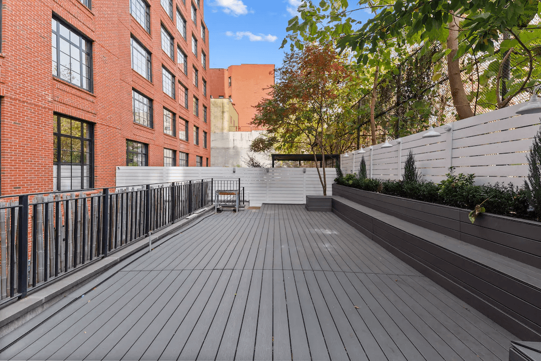 Clinton Home - Image 27