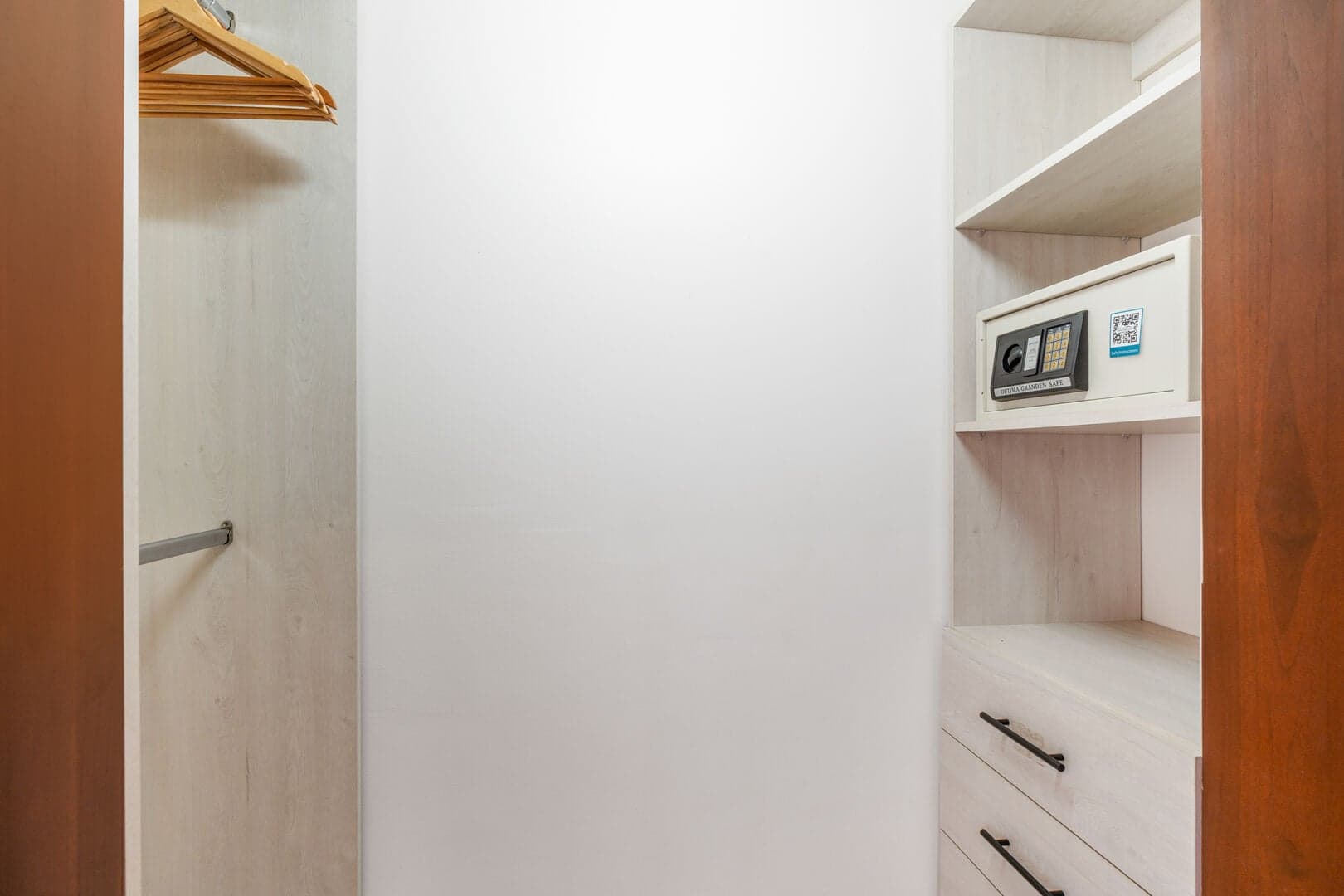 Ibis Condo #10 - Image 16