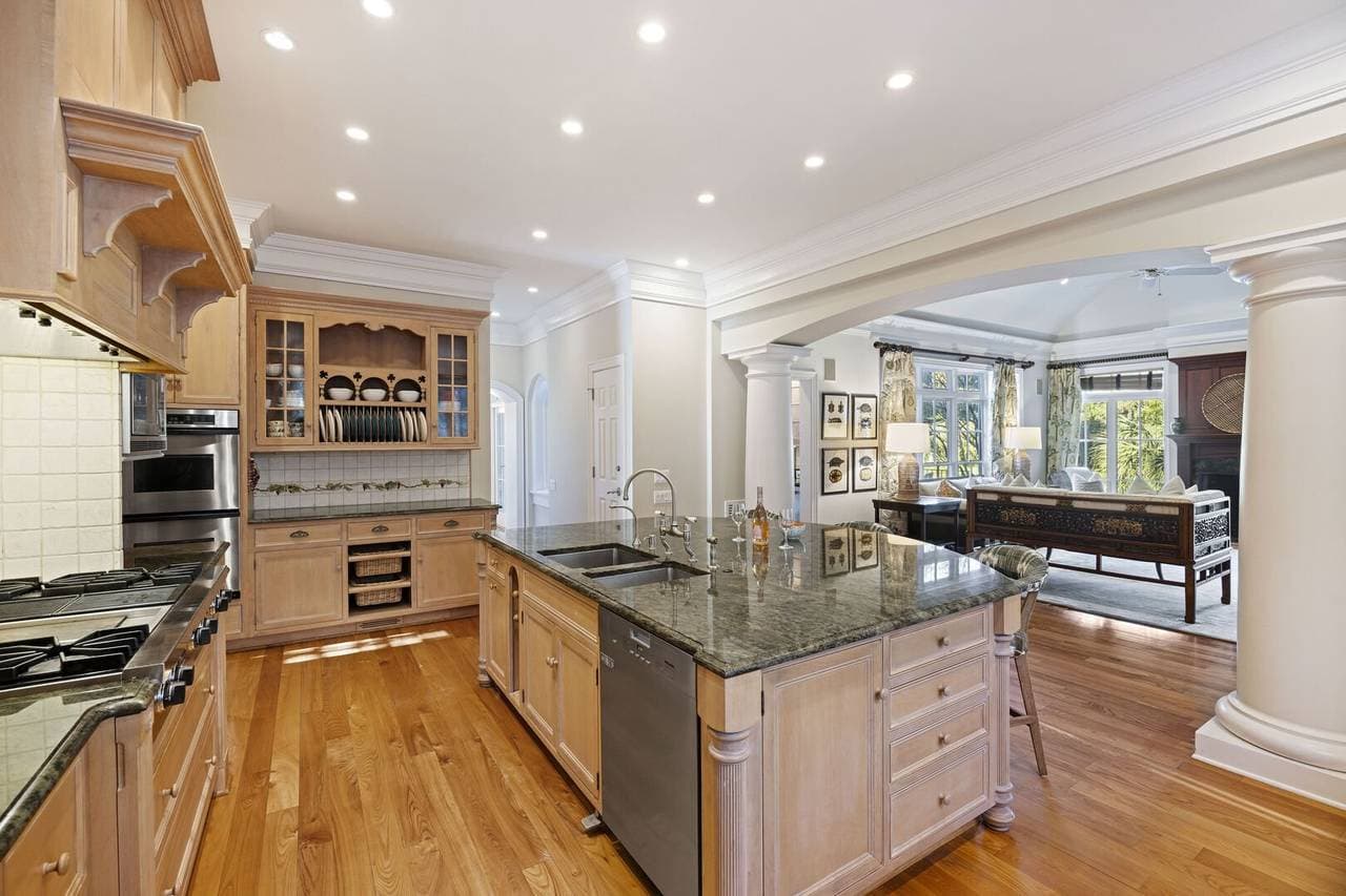 Yellow Throat Lane - Image 17