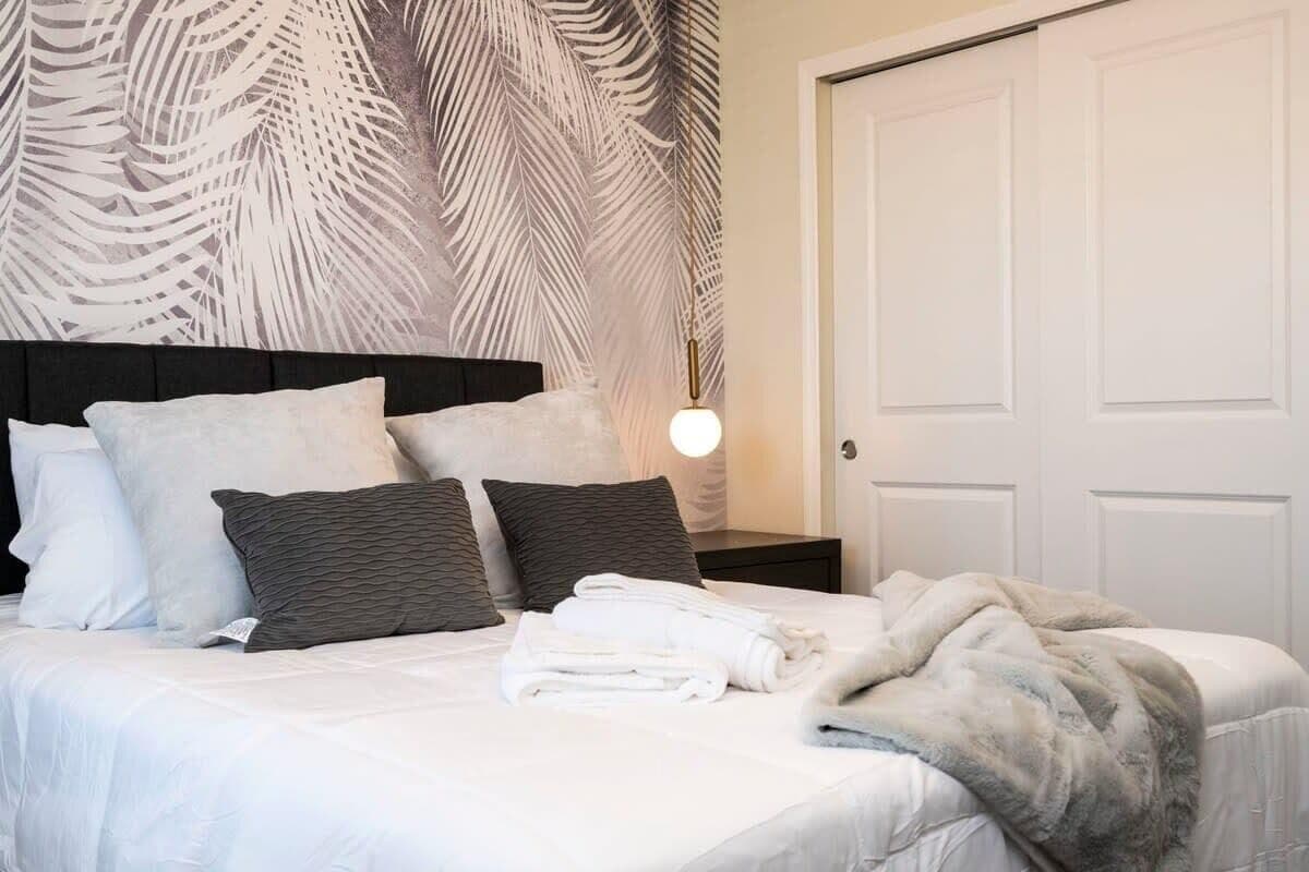 Windsor Island #4458 - Image 31