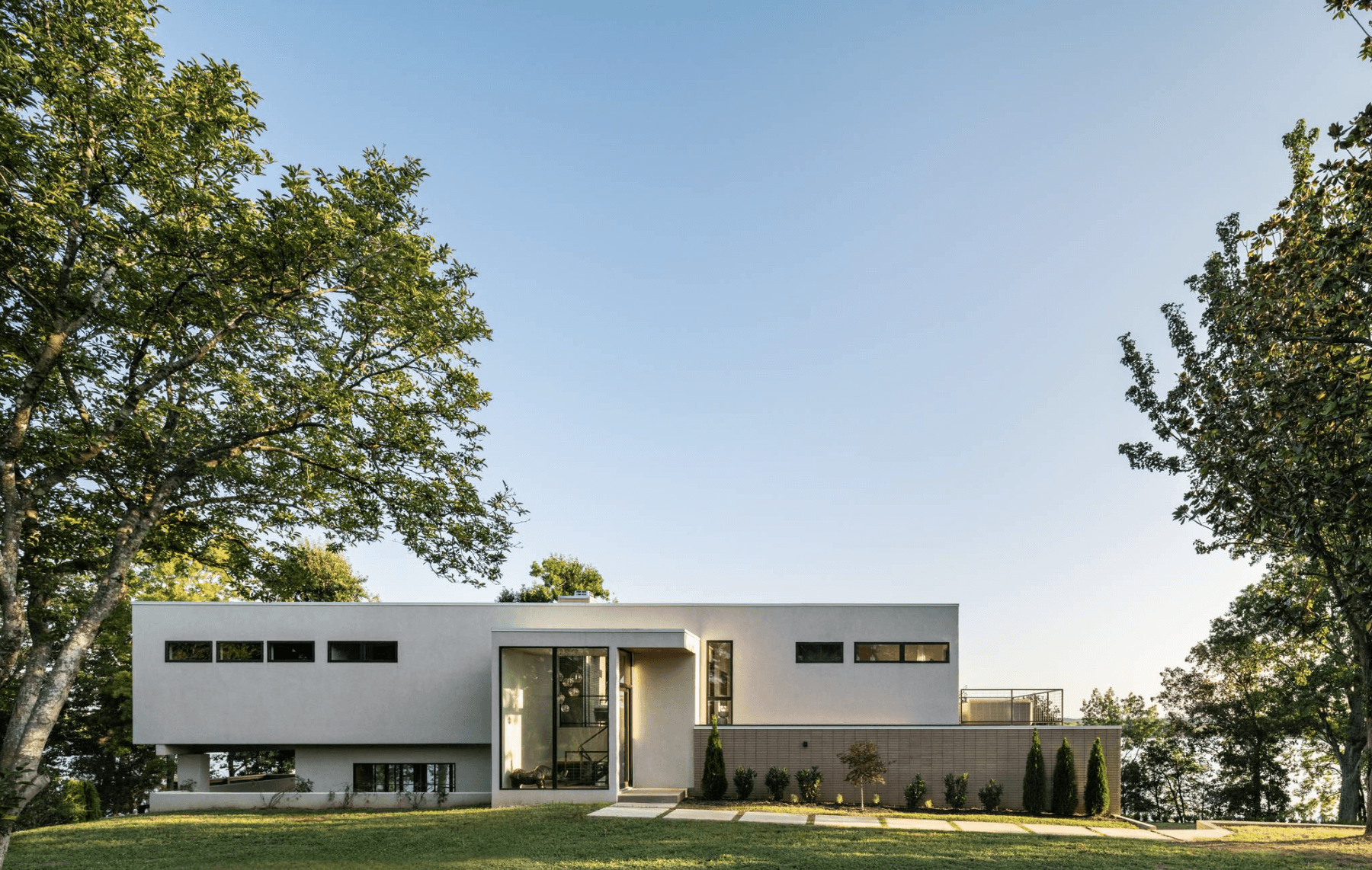 Nashville Lakeside Modern - Image 32