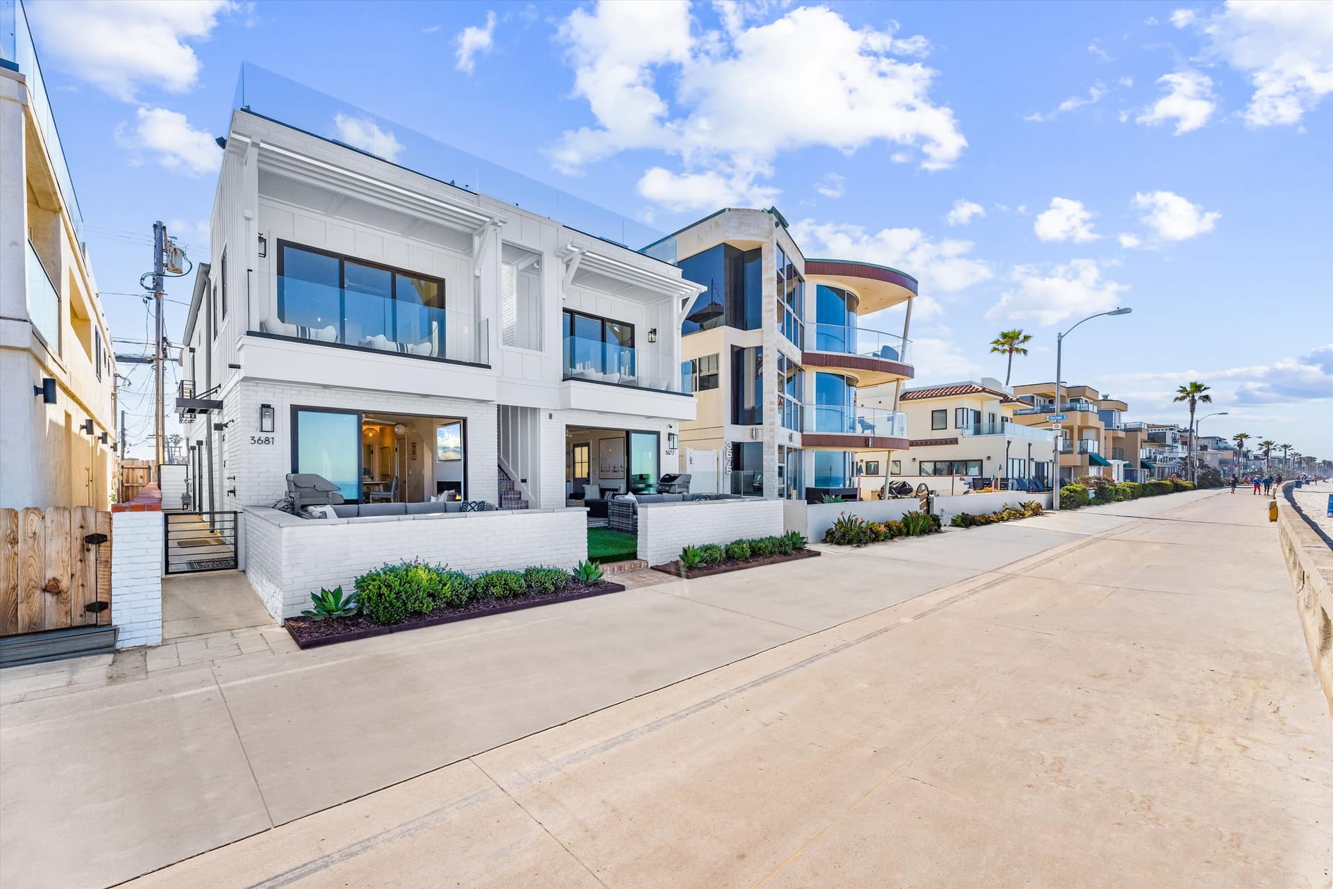 Entire Upper Oceanfront Rooftop Masterpiece - Image 62