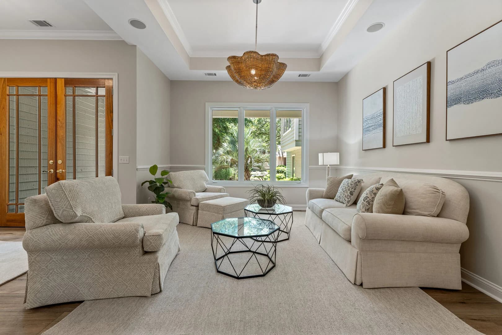 Southern Charm Retreat - Image 4