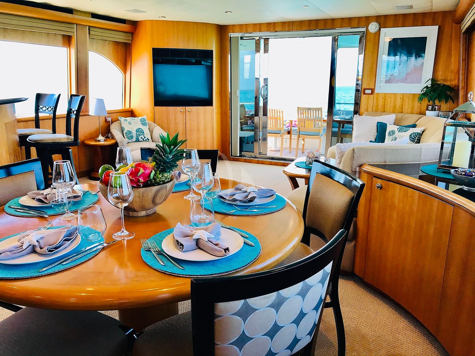 Equinox Yacht - Image 4