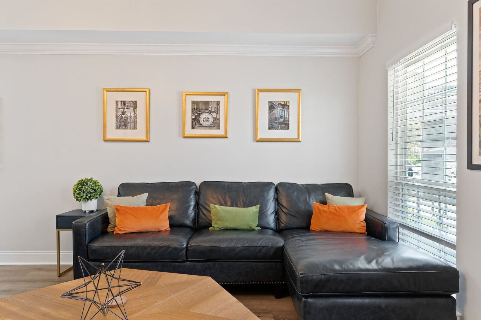 Exquisite Mid-City House - Image 4