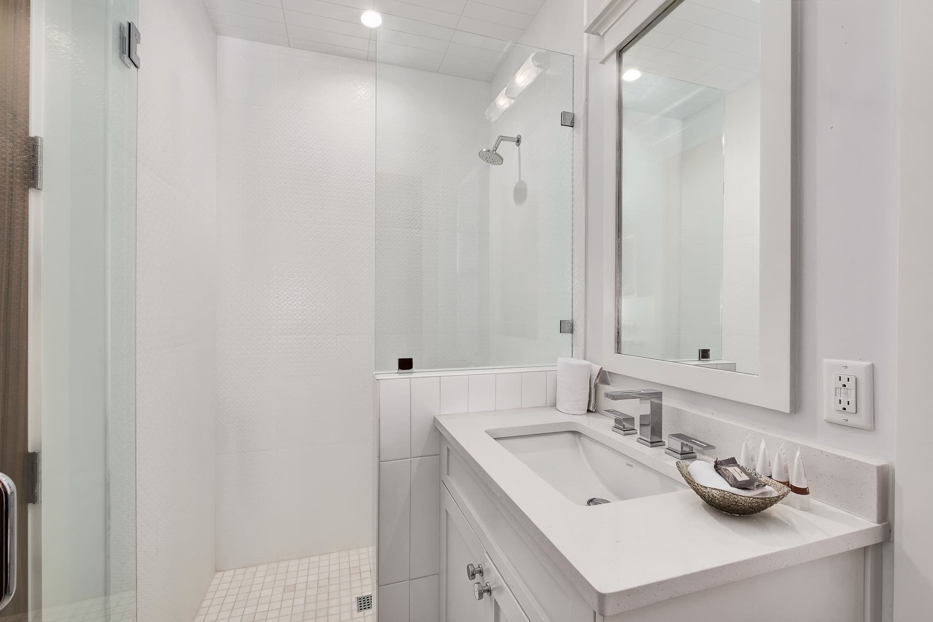 Paradise at Park Row - Image 22