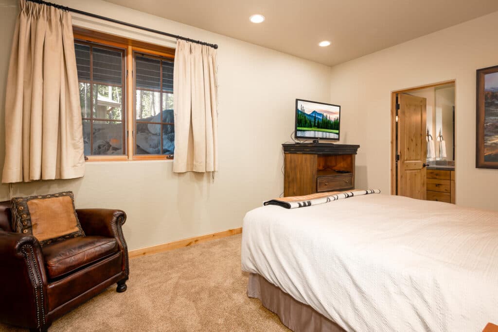 Full Moon House - Image 19