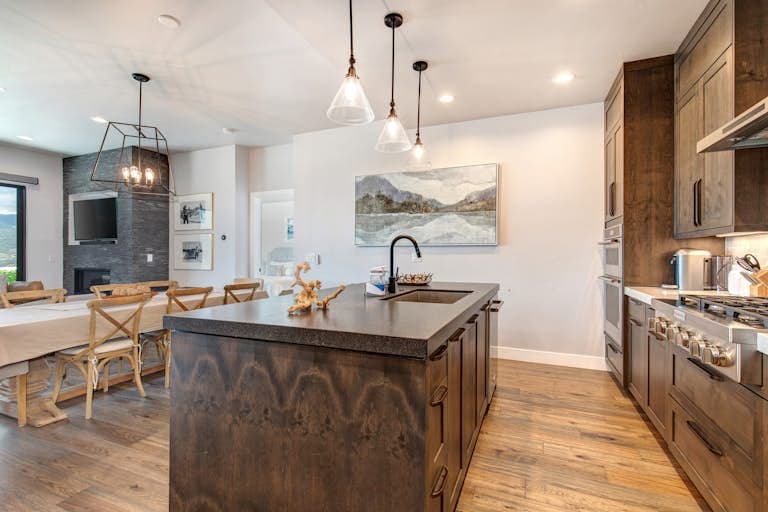 Hideout Hideaway - Image 20