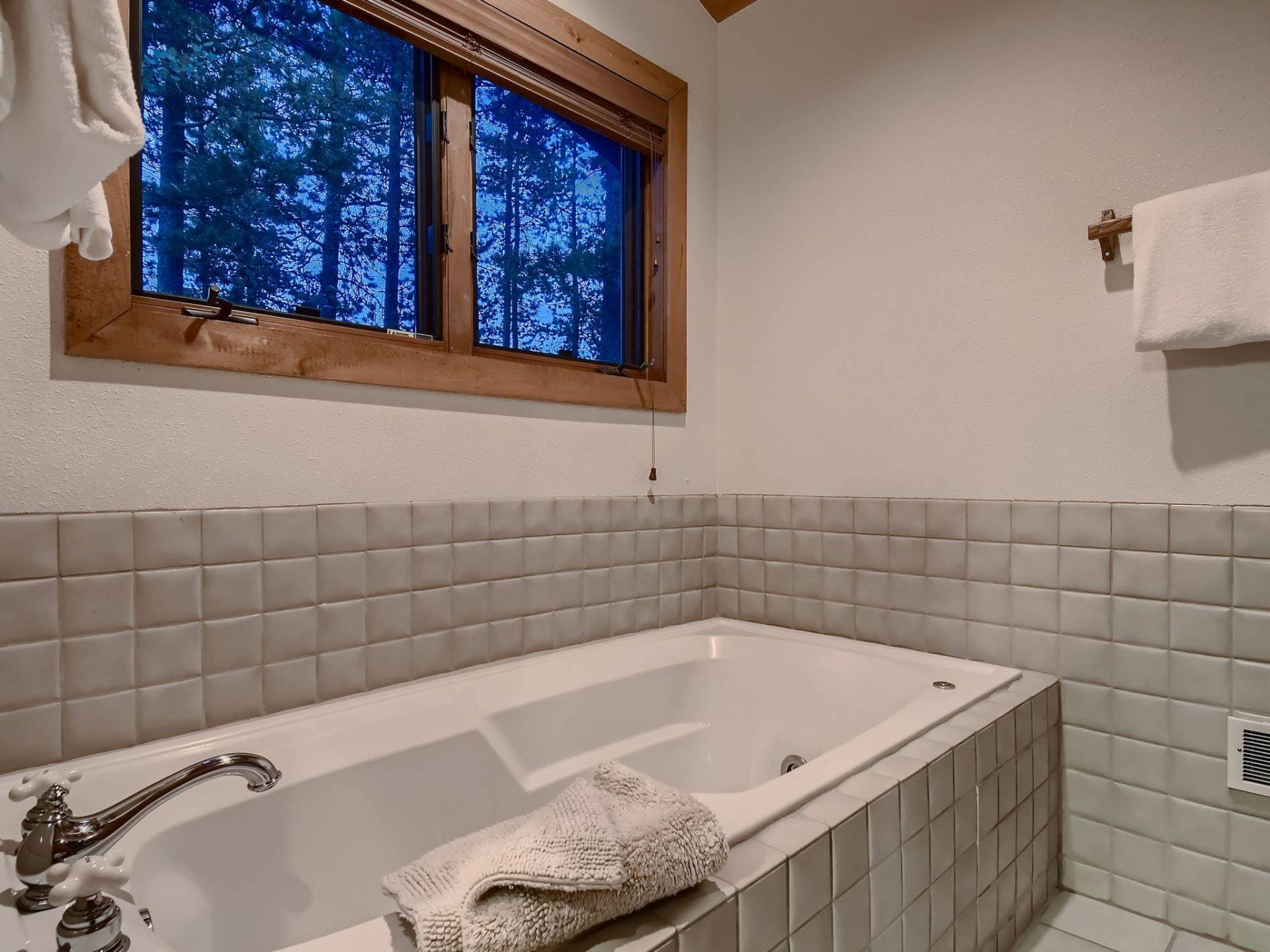 Breck Lodge House - Image 15