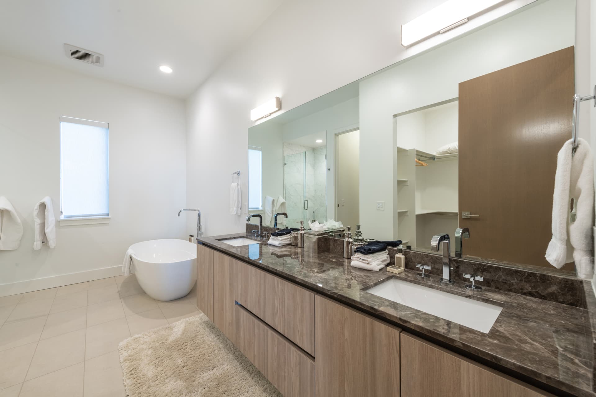 Apex Residences #1701 - Image 16