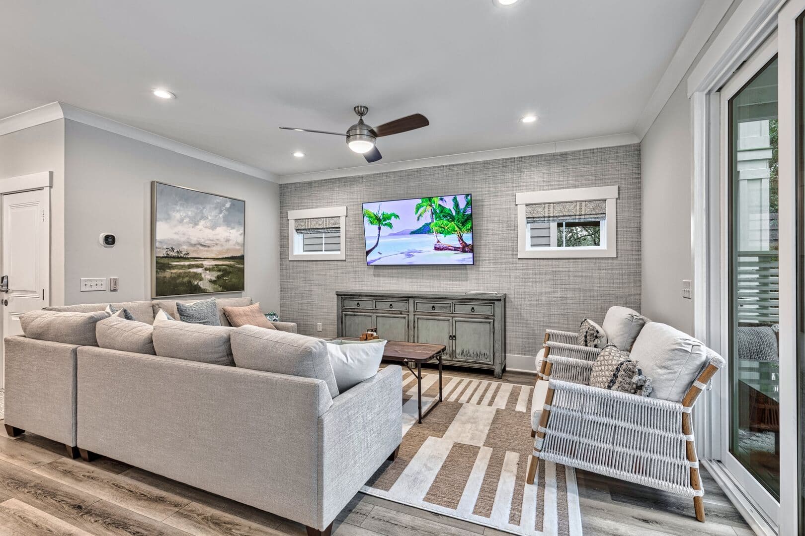 Tip Toe to the Beach - Image 2