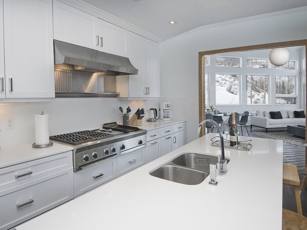 Apres Chalet - Image 50