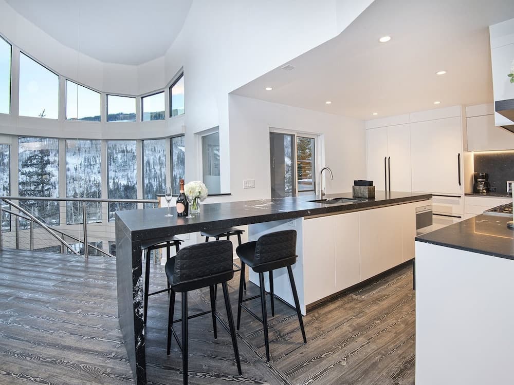 Apres Chalet - Image 62