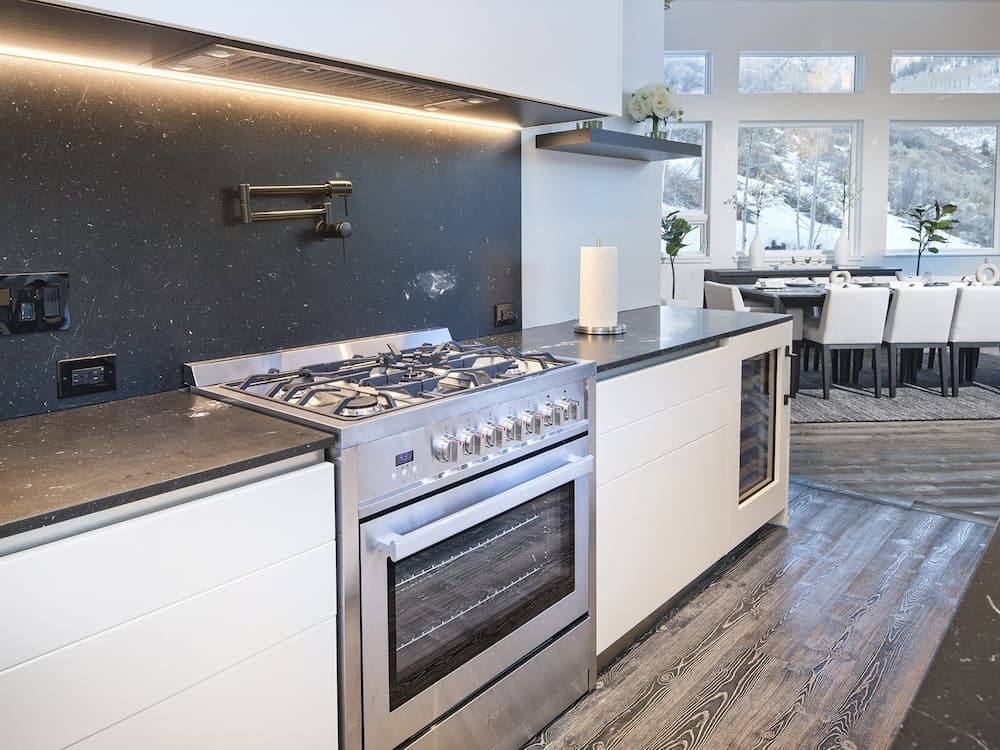 Apres Chalet - Image 63