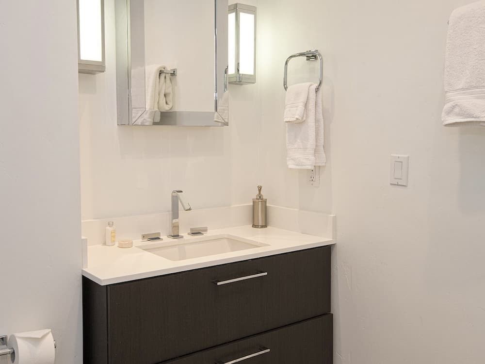 Apres Chalet - Image 77