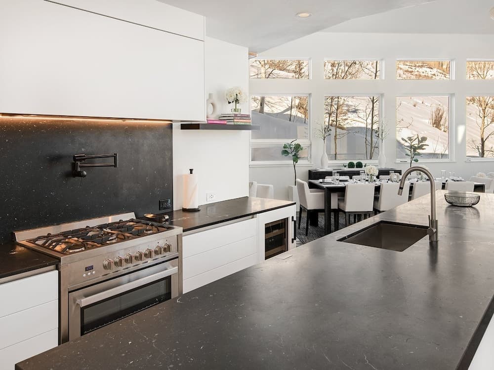 Apres Chalet - Image 57