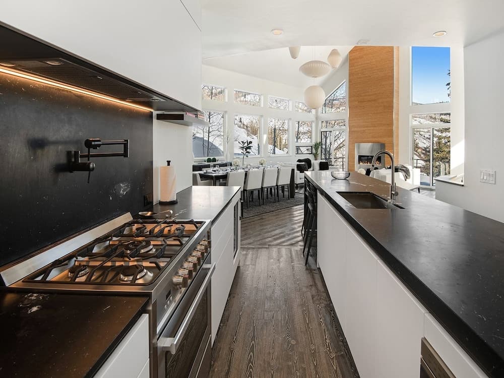 Apres Chalet - Image 59