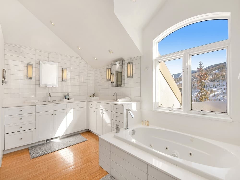 Apres Chalet - Image 84