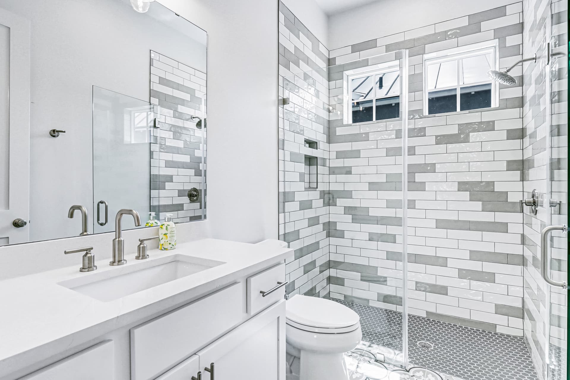 Sunset Avenue Stunner - Image 16