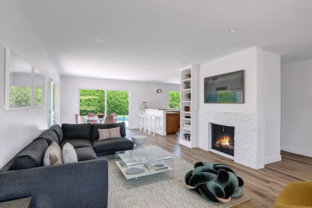 Arch House - Image 2