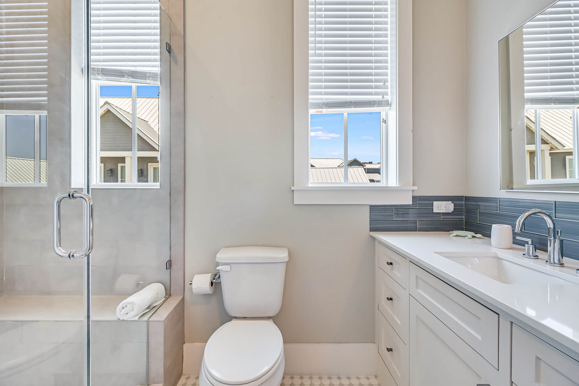 Coastal Oasis House - Image 29