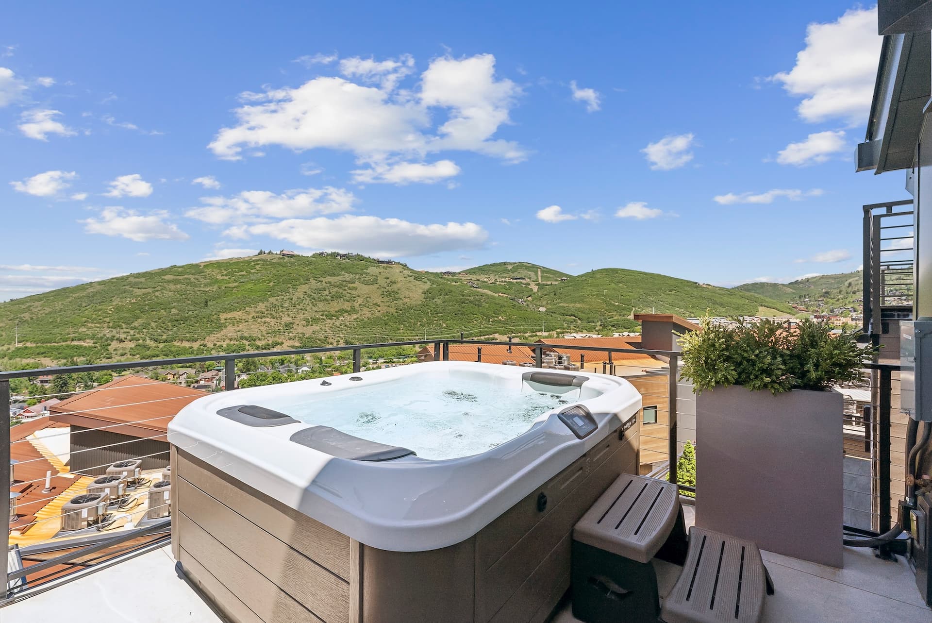 Slopeside Modern in Kings Crown - Image 35