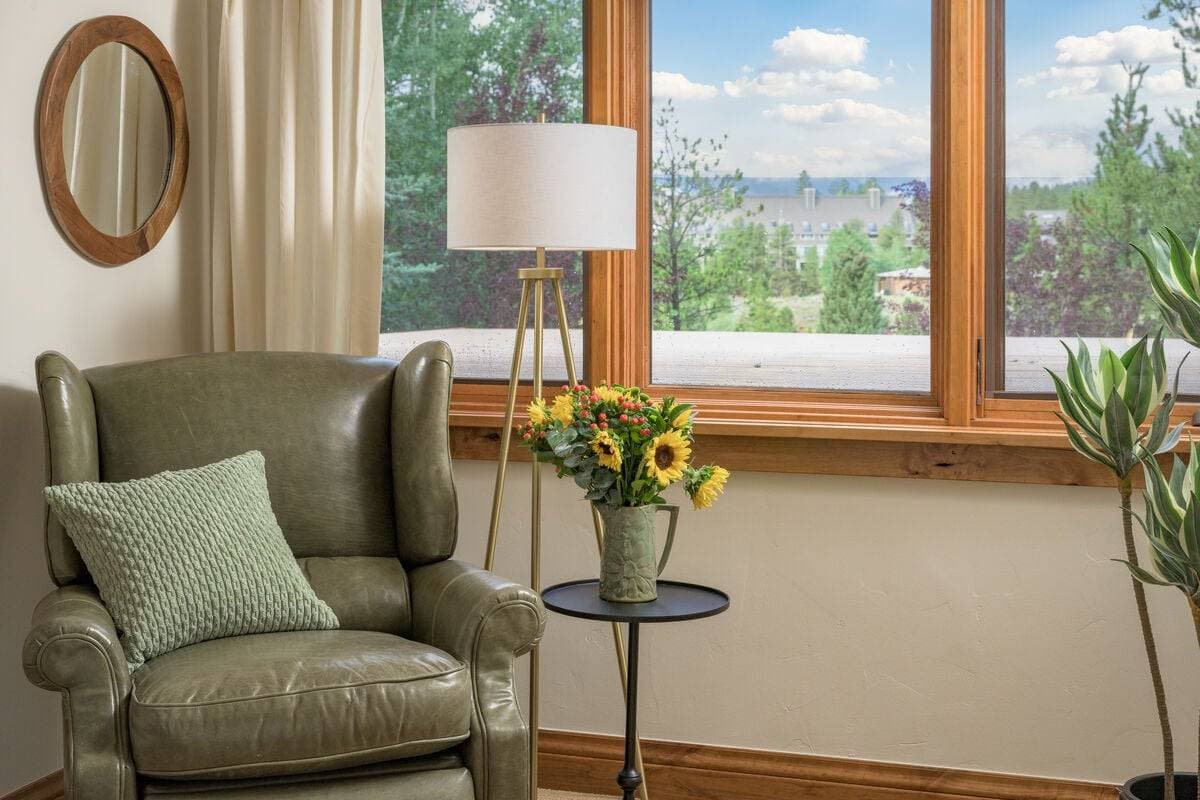 Four Sisters - Image 77