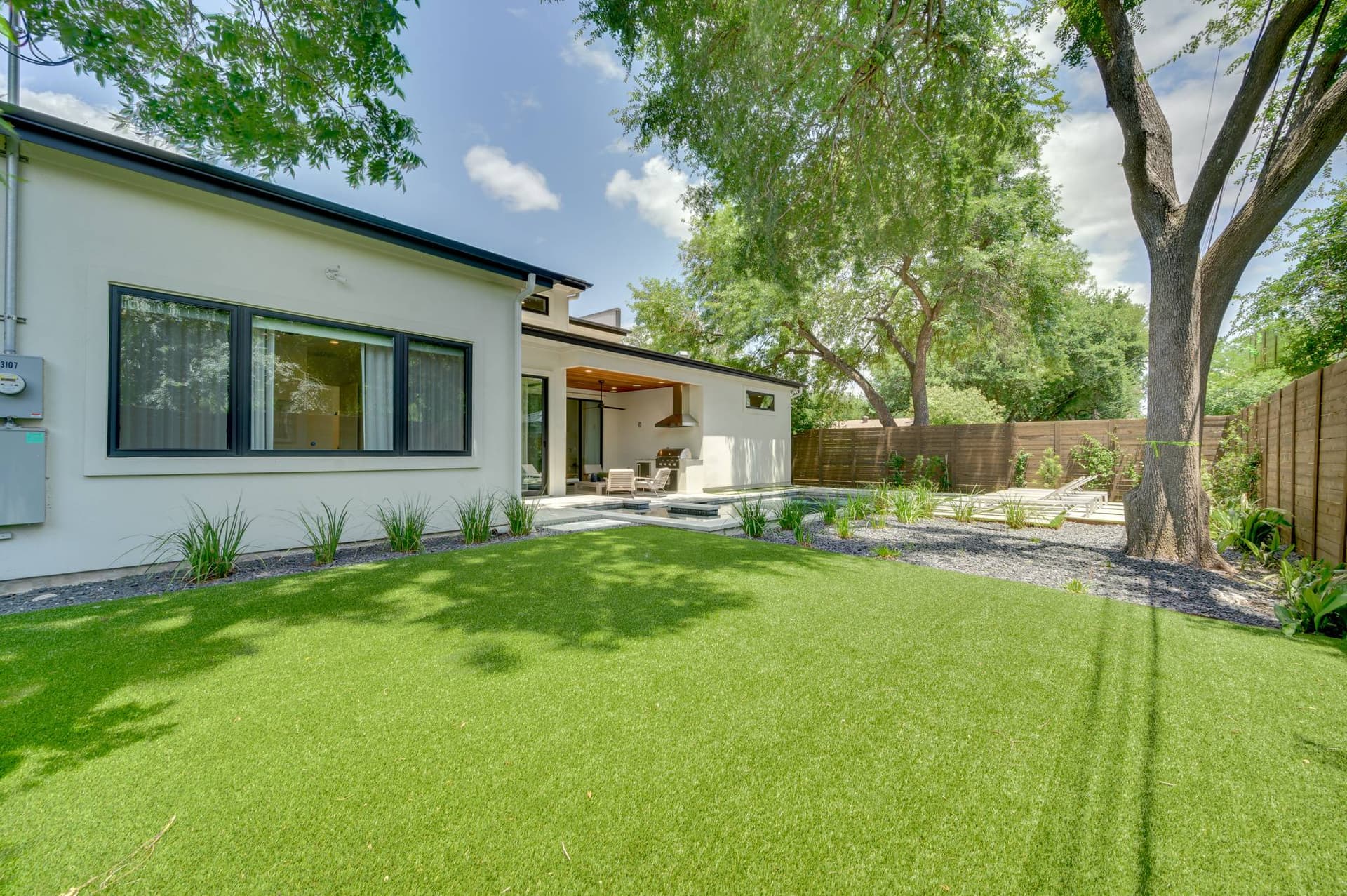 Austin Bella - Image 9