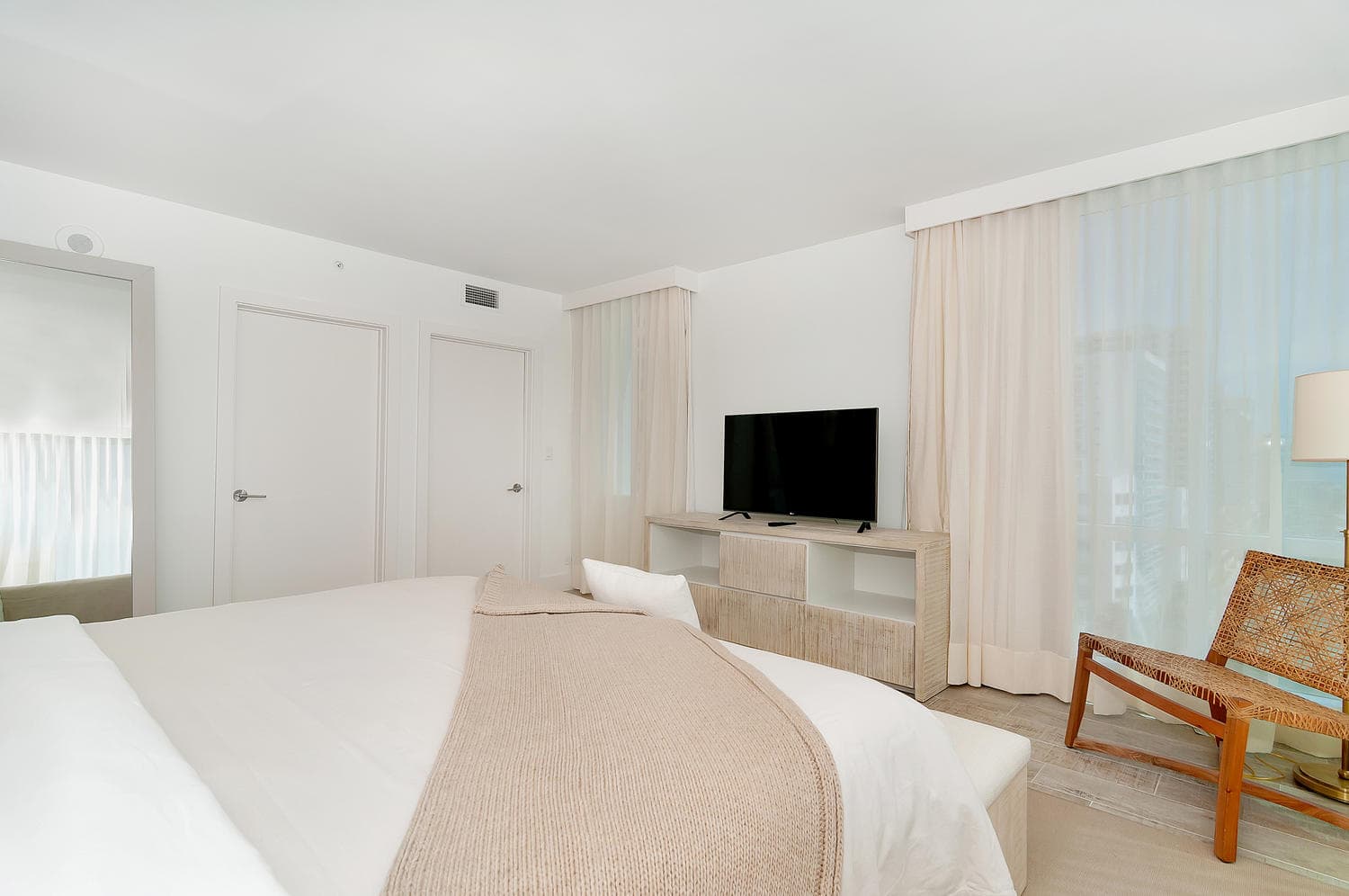 1 Hotel Residence #919 - Image 12