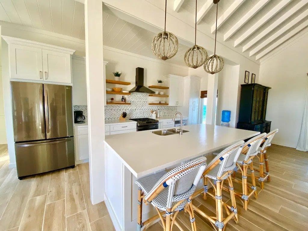 Azure Banks - Image 2