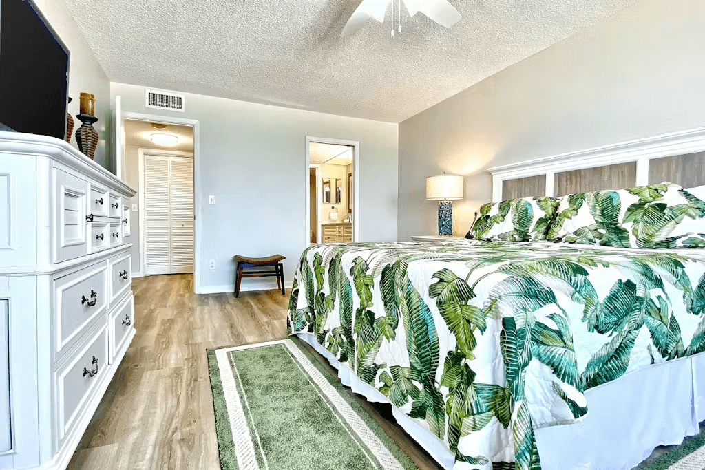 Reflections on the Gulf - Image 14