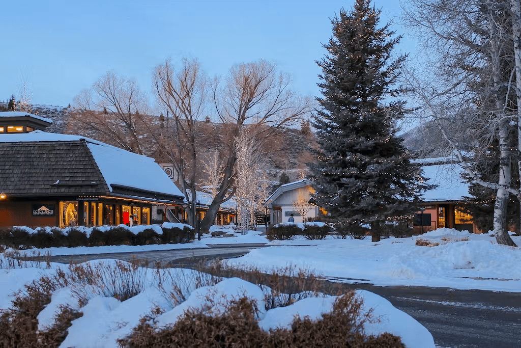 Sun and Ski - Image 20