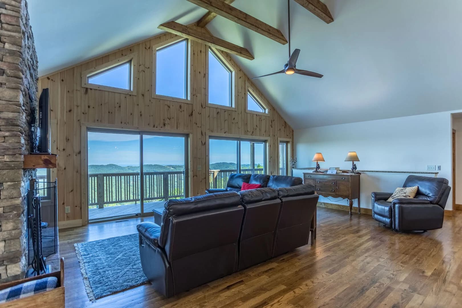 Mountain Vista Chalet - Image 2