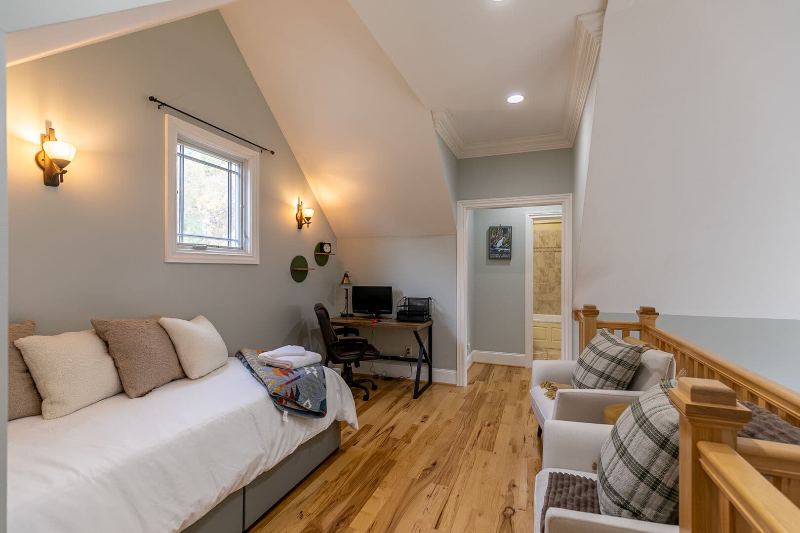 Mountain Top House - Image 26