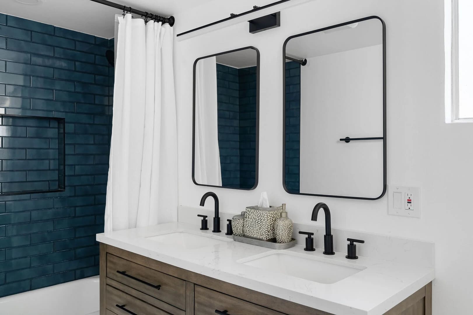 Summit House - Image 16